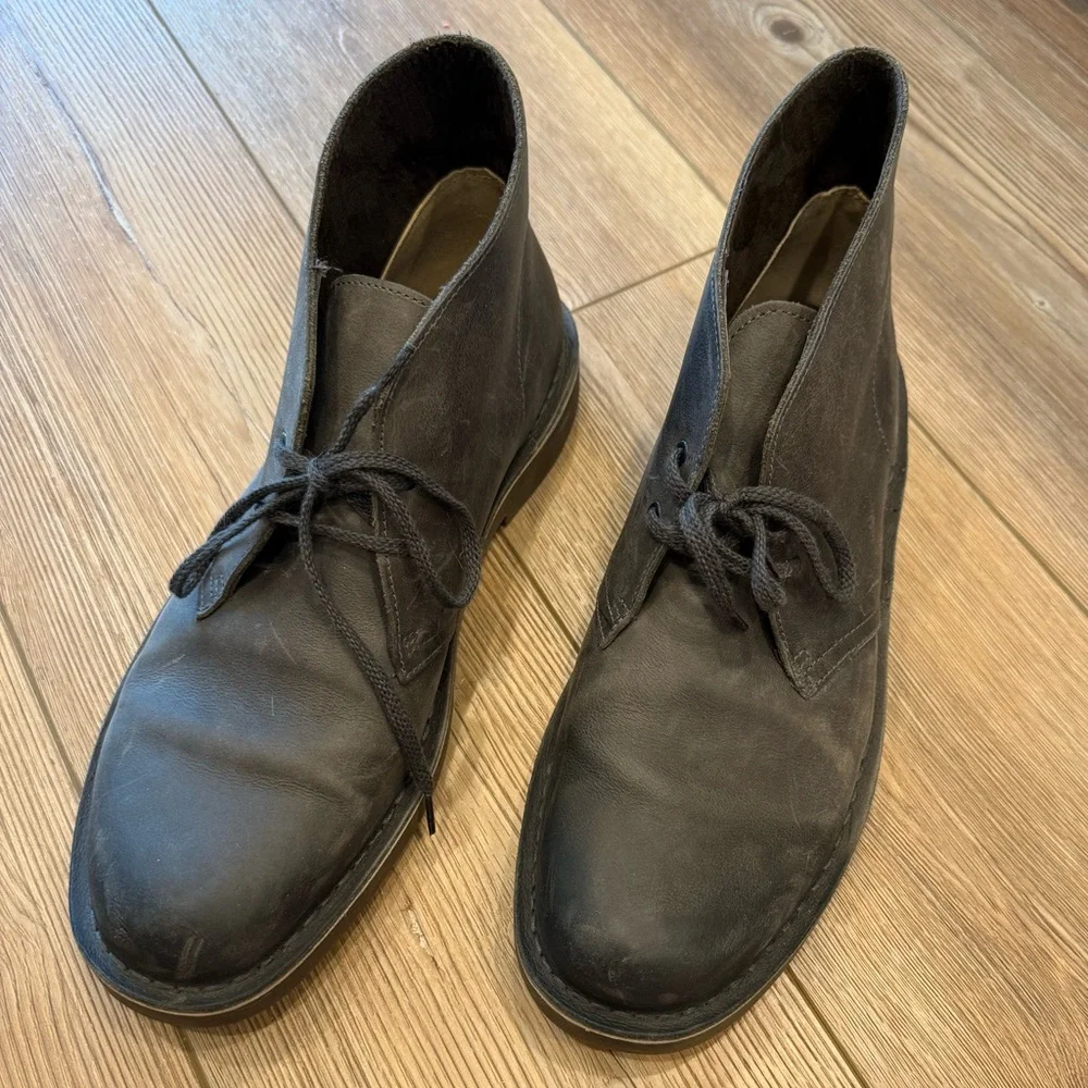 Clarks Men’s Desert Chukka Boot Size 11 Black/Grey Color